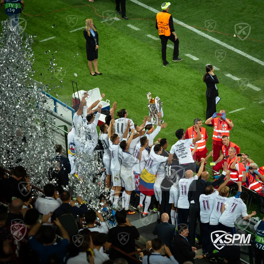 Celebración desde tribuna durante UEFA Champions League 2015/16.