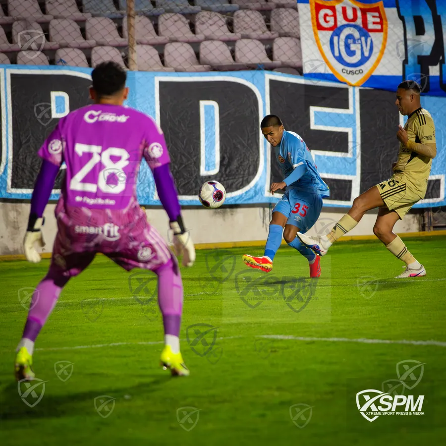 Ataque de Cusco FC durante Copa de la Liga 2026.
