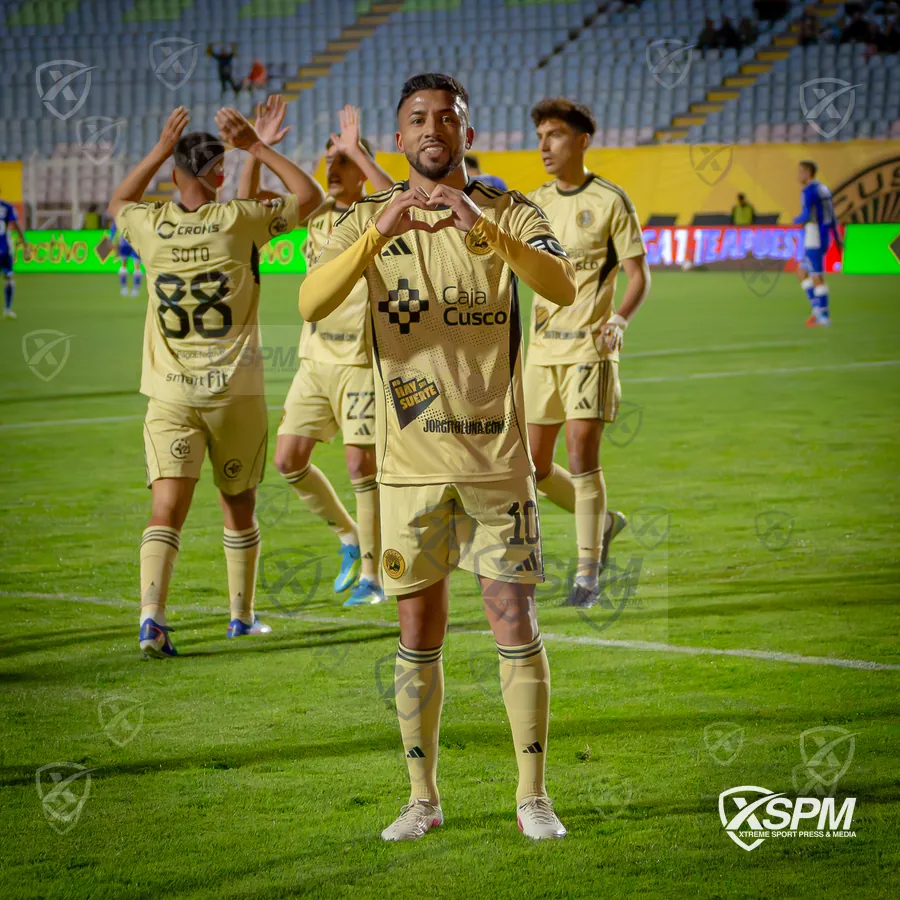 Gesto hacia la tribuna durante Liga 1 Perú · Torneo Clausura 2026.