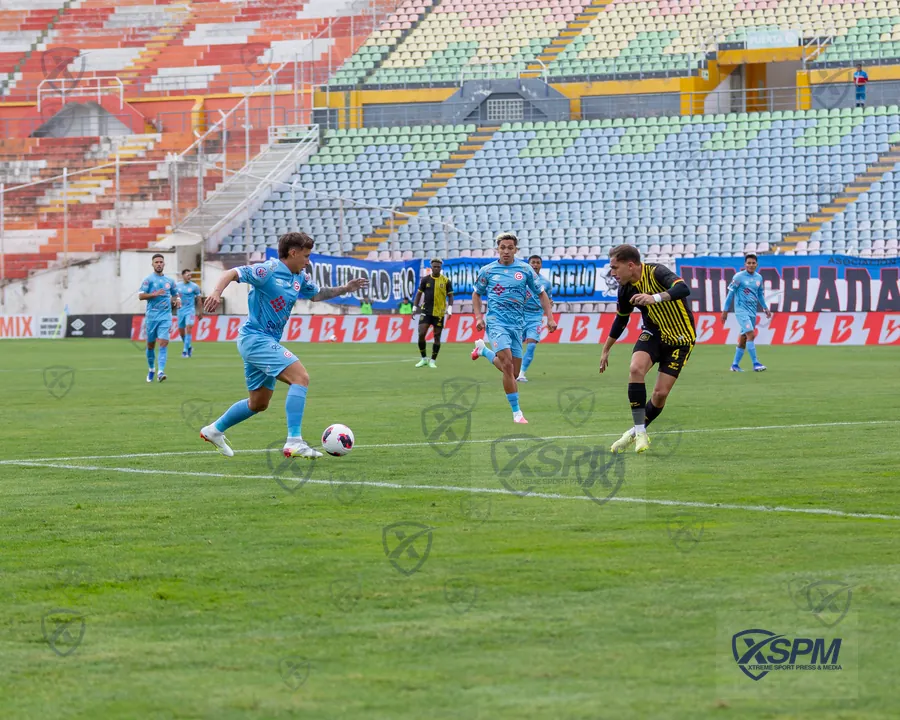 Construcción ofensiva durante Liga 1 Perú · Torneo Clausura 2026.