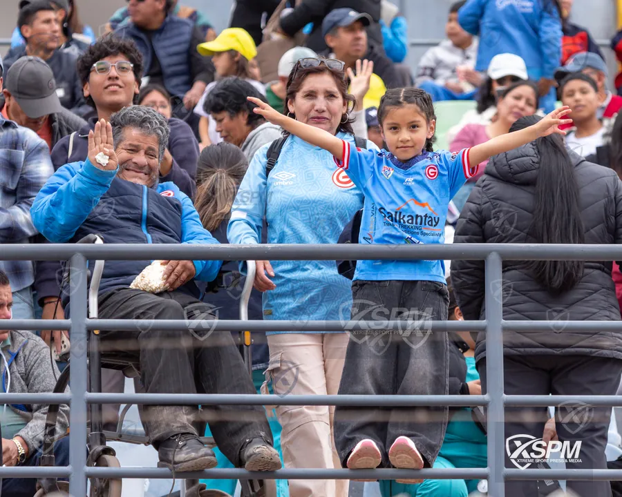 Afición de Deportivo Garcilaso durante Liga 1 Perú · Torneo Clausura 2026.