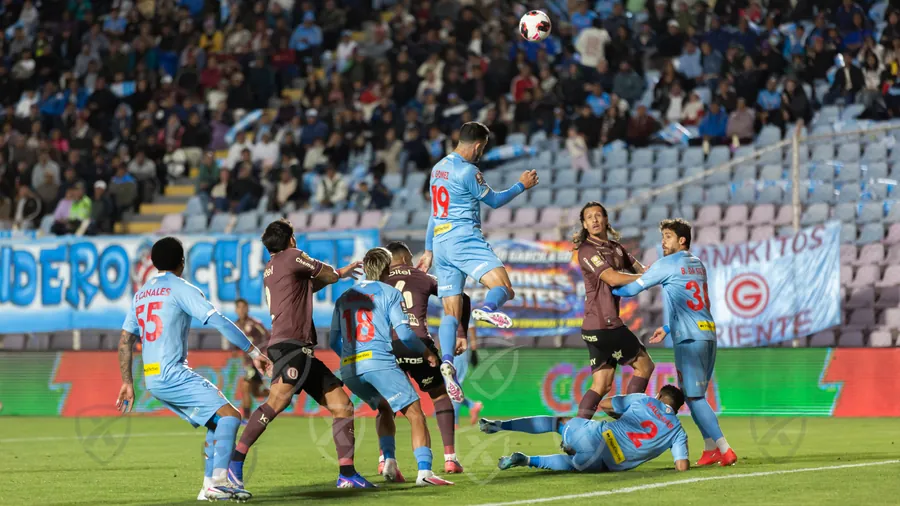 Juego aéreo durante deportivo garcilaso universitario en Cusco, 2026-09-19. Fotografía XSPM.